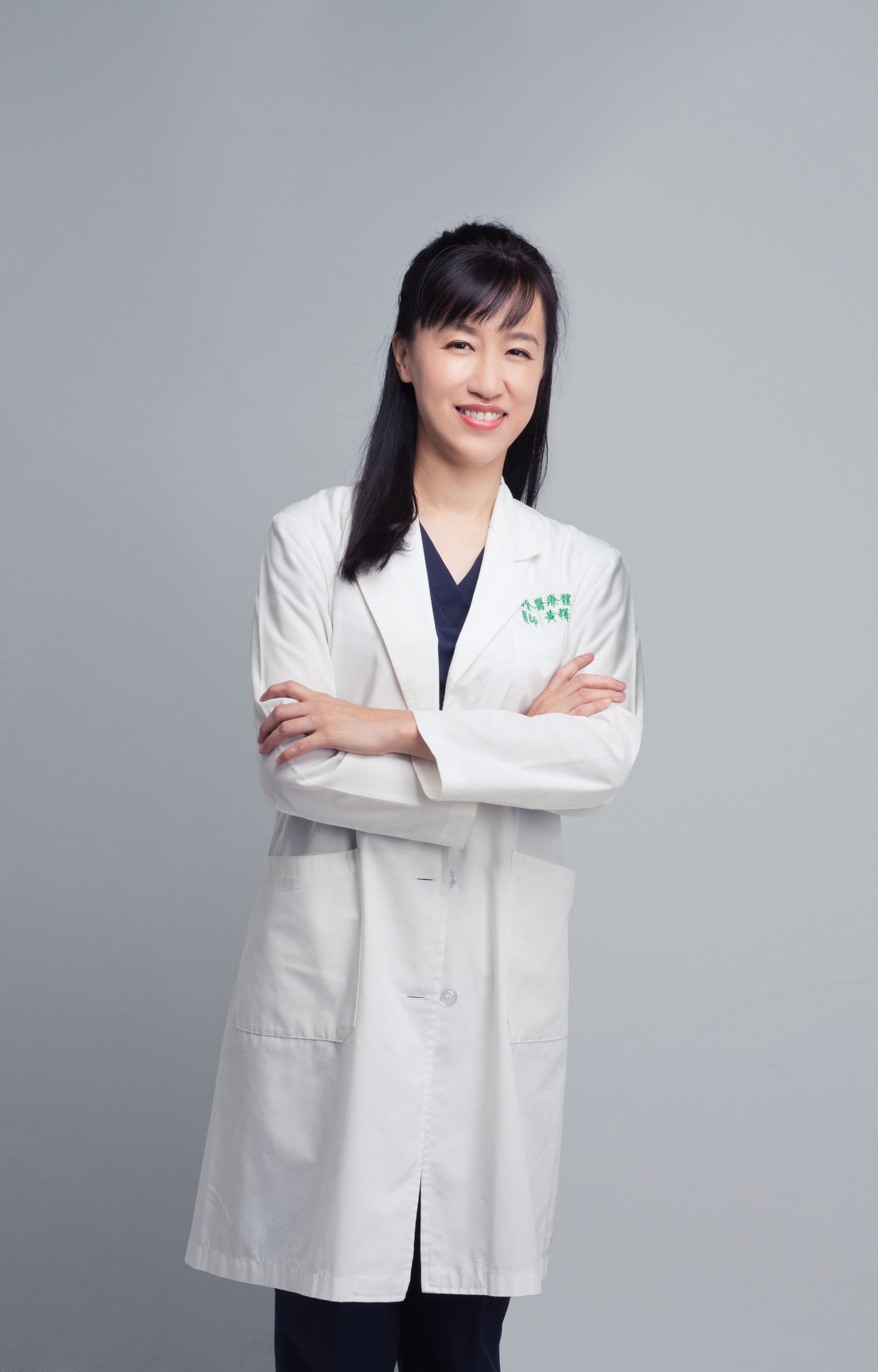 圖二 台全眼科—黃釋緣總院長,門診經常一號難求 圖二 台全眼科—黃釋緣總院長,門診經常一號難求